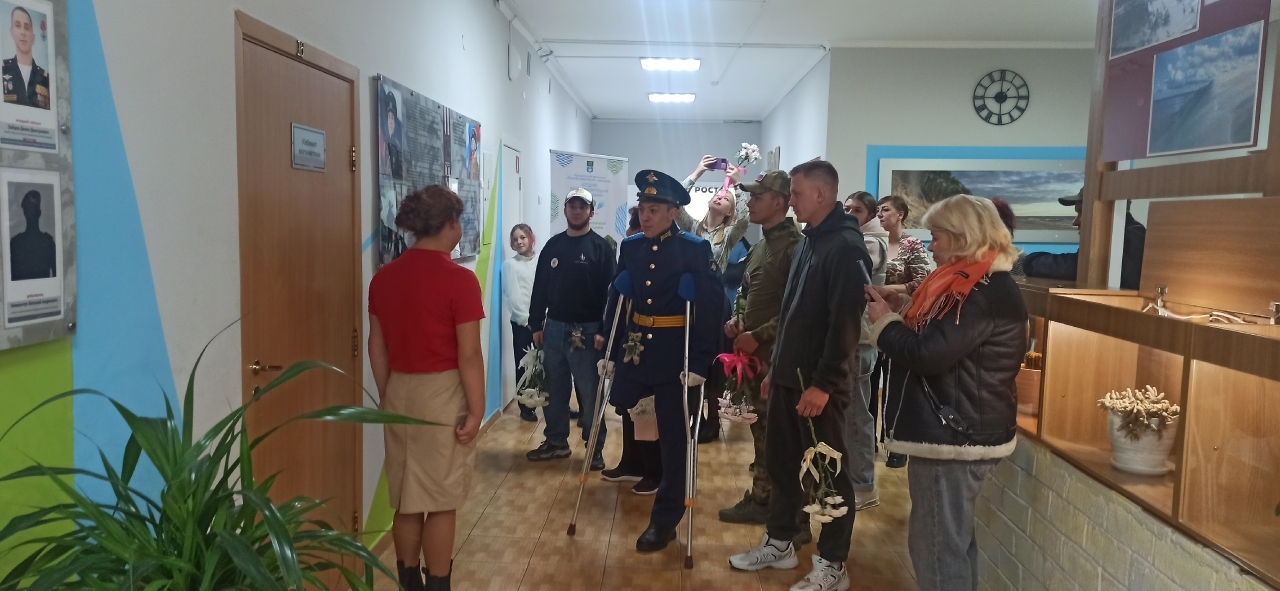 Встреча с выпускником Даниилой Гуровым и его сослуживцами штурмовики 41 полка ГВ СЕВЕР